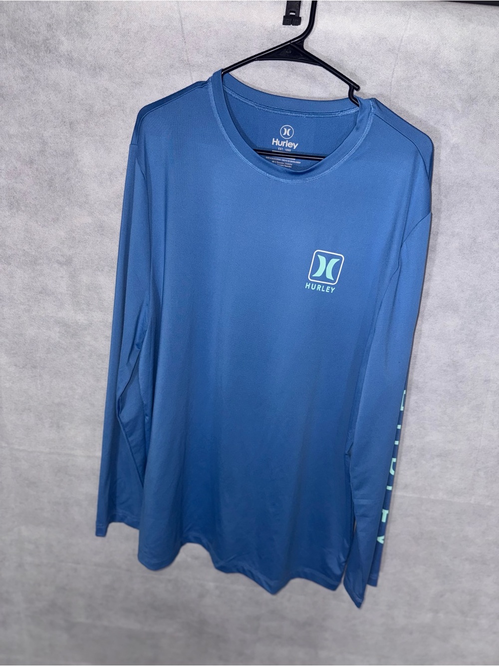 Hurley Men’s Long Sleeve Performance Tee - Blue